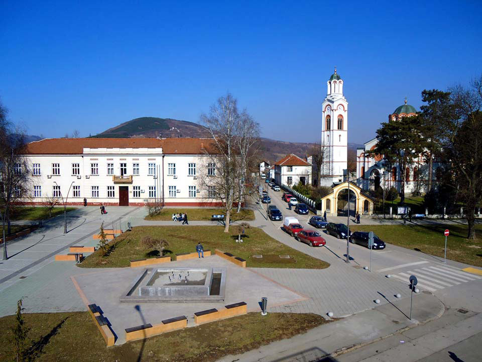Centar sa opstinom i crkvom