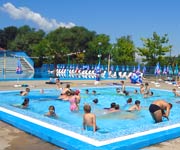 Škola plivanja za najmlađe na gradskom bazenu-bez neplivača u gradu na reci; Trstenik, jul 2015.